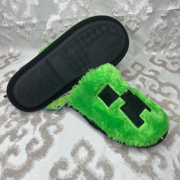 Minecraft slippers size 5/6 big kids. - Picture 6 of 6